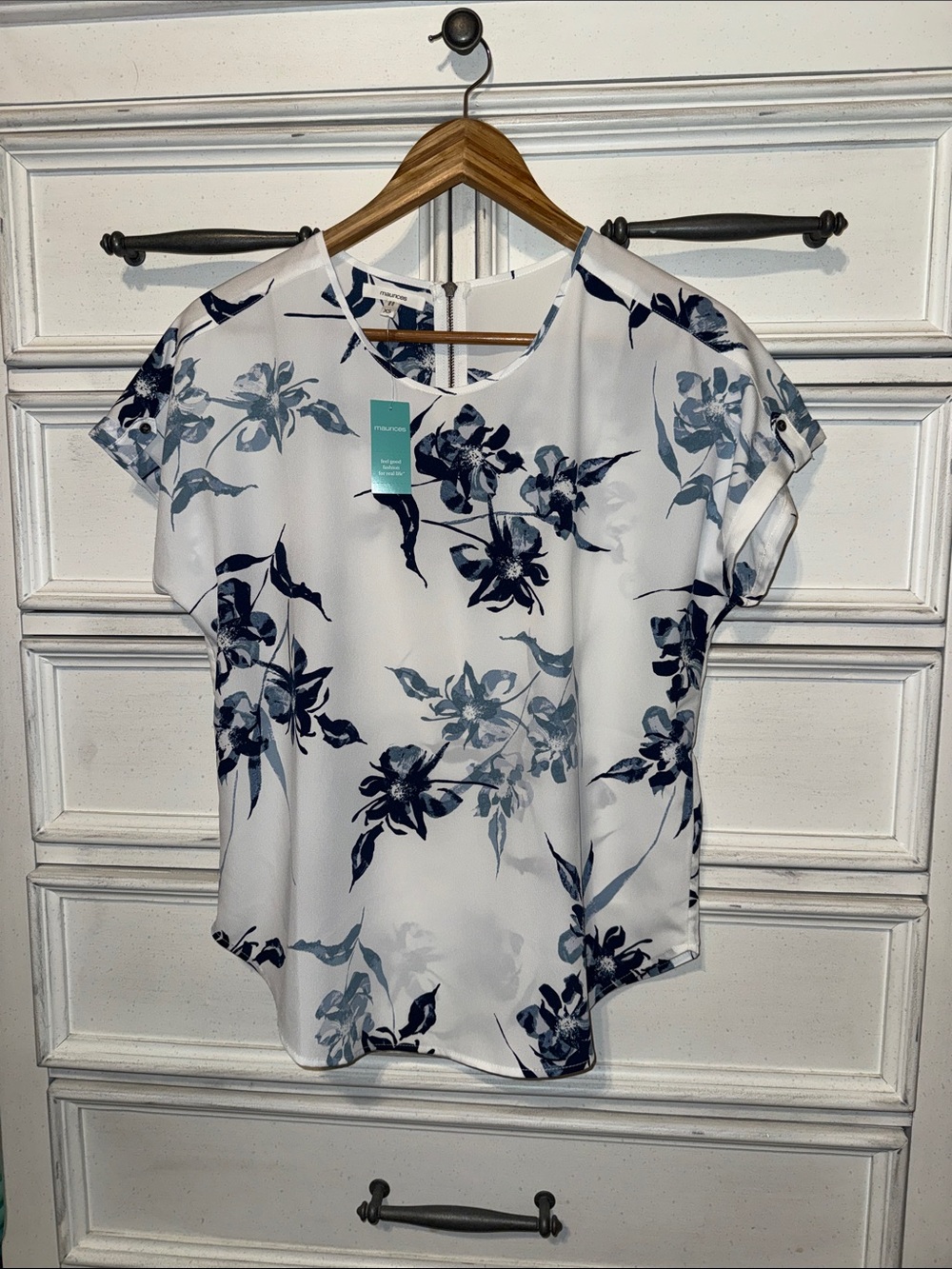 NWT Maurice’s Delton White Floral Blouse - Short Sleeve